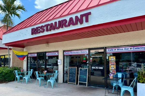 Jugos en leche / Smoothies at Cali Bakery & Restaurant, Coral Springs