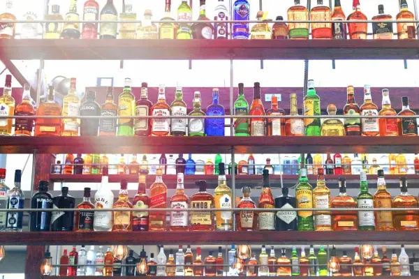 Redbone's 1 Bar & Grill / liquor store, Fort Myers