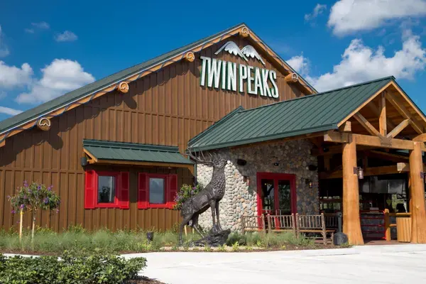Twin Peaks - Fort Myers, Fort Myers
