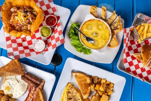 Cheese Flatbread Pizza at Oceans 13 Sports Grill & Bar, Hollywood – $10 on the menu