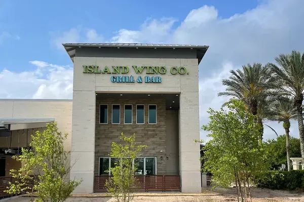 Island Wing Company Grill & Bar - Jacksonville Bartram Market, Jacksonville