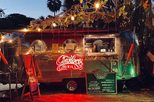 Plain Dog at Garbo's Grill @ Hanks!, Key West – $9 on the menu