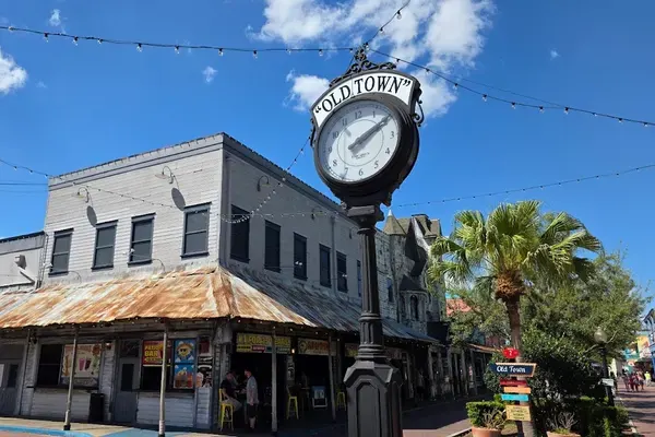 1/2lb Hot Dog at Southern Breeze, Kissimmee – $9 on the menu