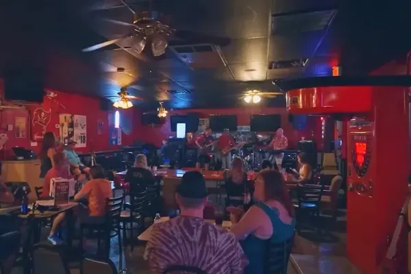 Sneaky's Sports Bar & Grill, Largo