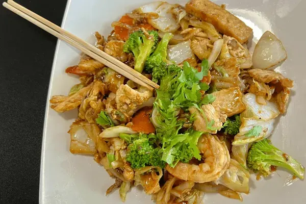 14. Wonton Soup (4 Wontons) / Súp Hoành Thành (4 Wontons) at Phở Cali Restaurant, Melbourne – $7.95 on the menu