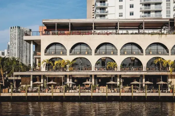 Casa Neos, Miami
