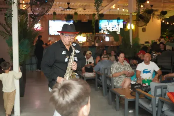 Medley's River Yard - Food Truck Park, Miami