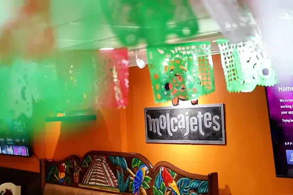Los Molcajetes, Naples