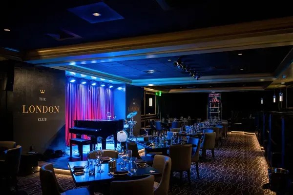 The London Club, Naples