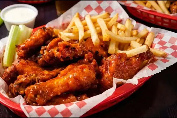 Cheese Burger Sliders at Wings N Things, Sarasota – $10 on the menu