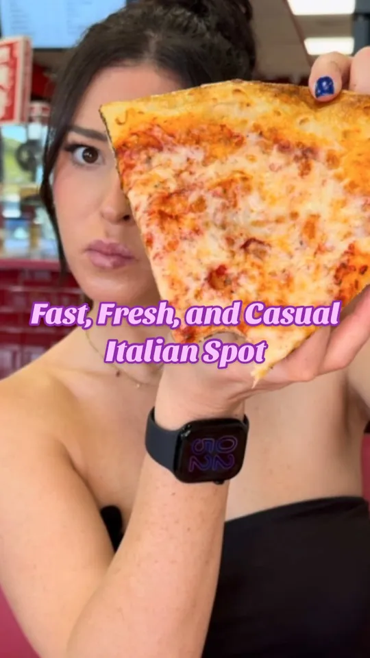 Pizza at Cannoli Kitchen, Boca Raton