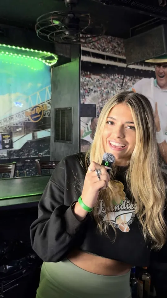 Video at Blondies Sports Bar, Fort Lauderdale