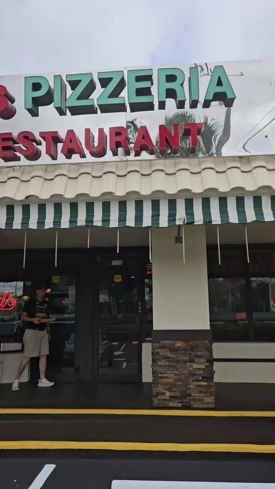 Pizza at Dough Boys Pizzeria & Italian Restaurant, Fort Lauderdale