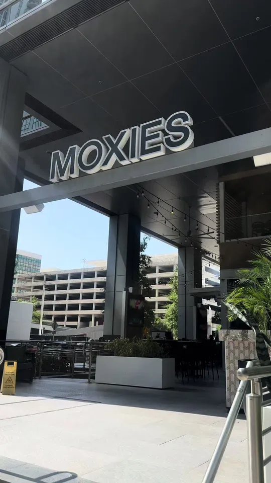 Video at Moxies, Fort Lauderdale