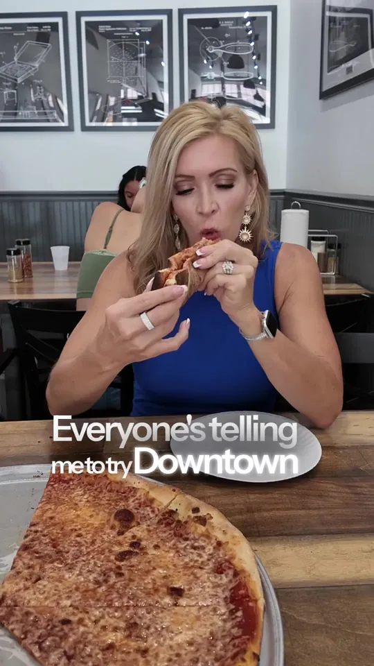Pizza at Downtown House of Pizza, Fort Myers
