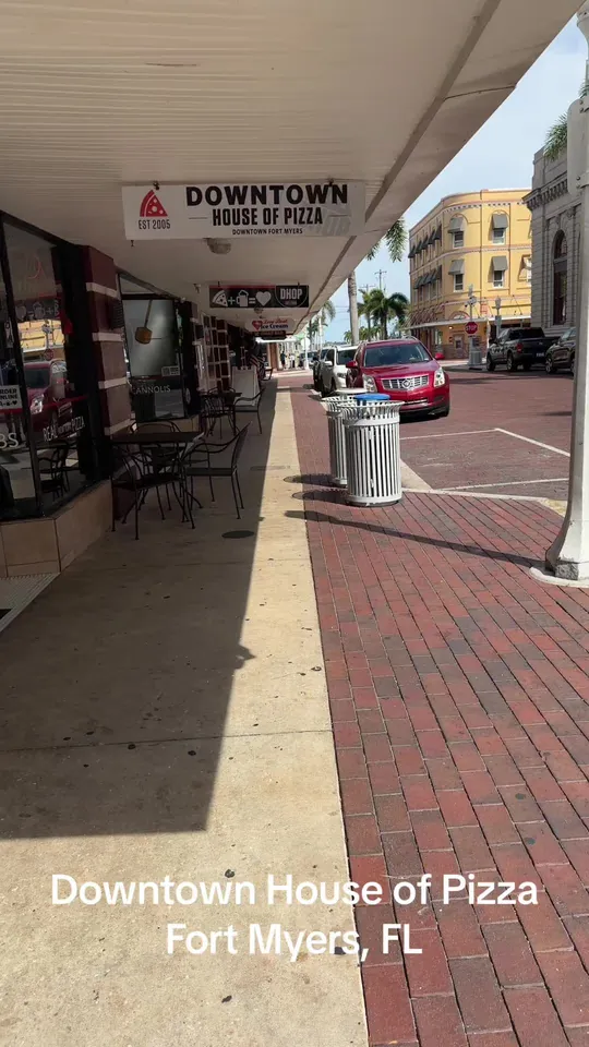 Pizza at Downtown House of Pizza, Fort Myers – $4.99 on the menu