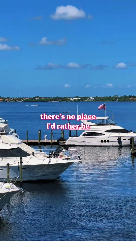 Video at Pinchers Crab Shack, Fort Myers