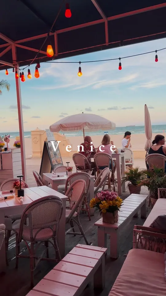 Breakfast at Venice Restaurant, Hollywood – $25 on the menu