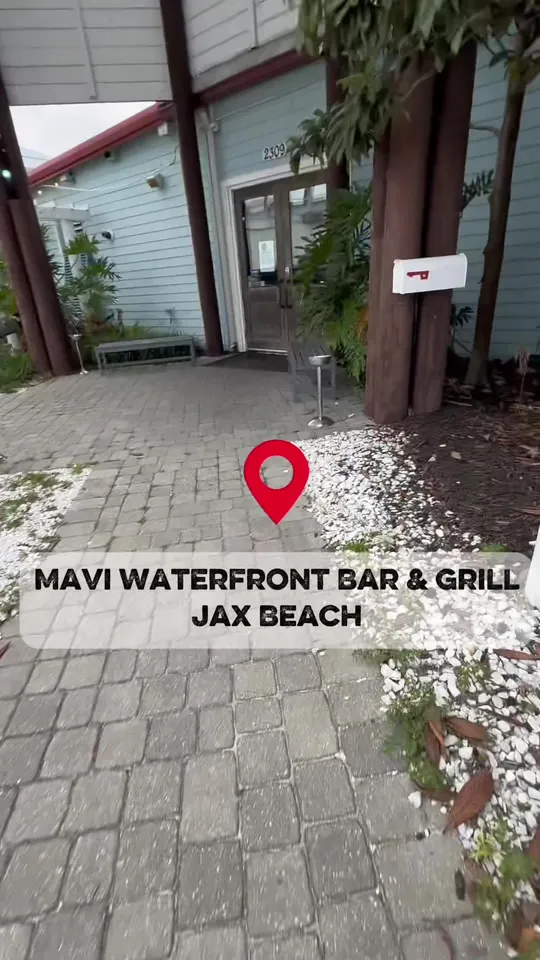 Wings at Mavi Waterfront Bar & Grille, Jacksonville – $14 on the menu