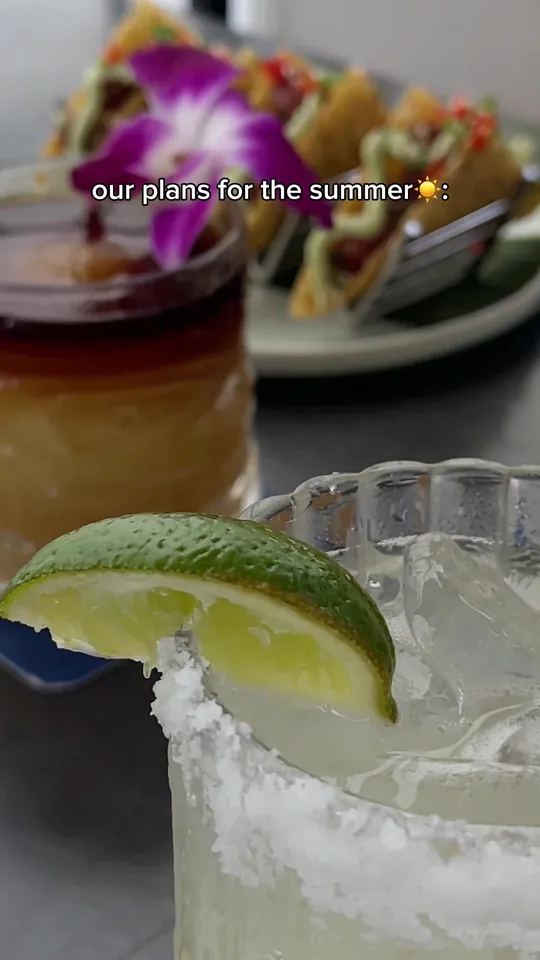 Cocktails at Tommy Bahama Marlin Bar, Jacksonville
