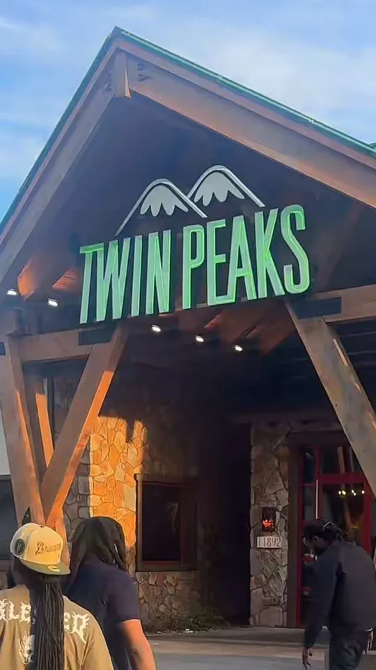 Video at Twin Peaks - Jacksonville, Jacksonville