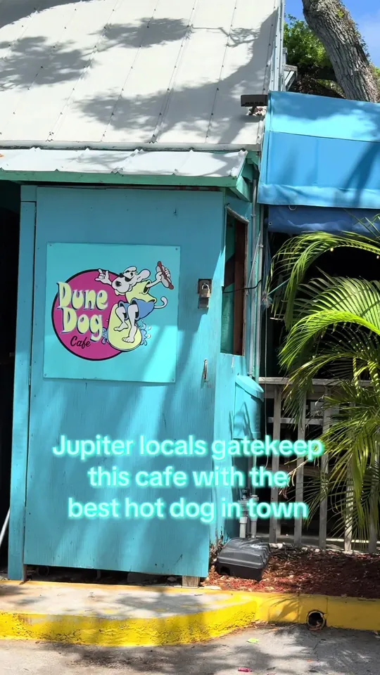 Burger at Dune Dog Cafe, Jupiter