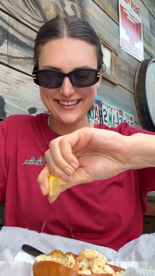 Video at DJ's Clam Shack, Key West