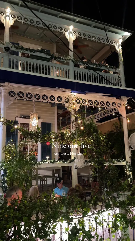 Video at Nine One Five, Key West