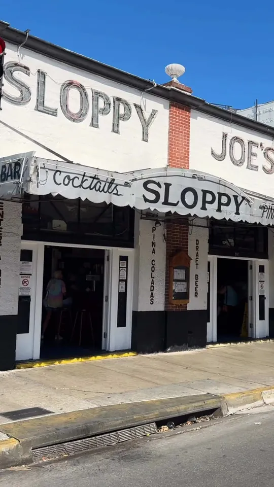 Video at Sloppy Joe's Bar, Key West