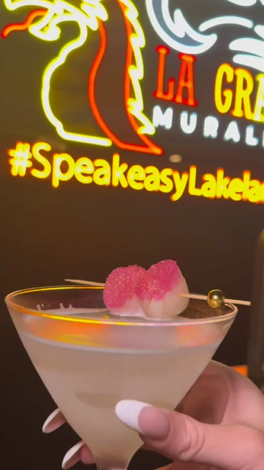 Video at La Gran Muralla, Lakeland