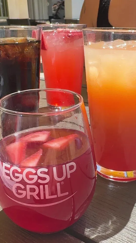 Video at Eggs Up Grill, Melbourne