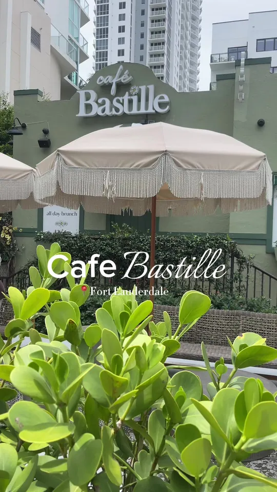Video at Café Bastille Miami Beach, Miami Beach