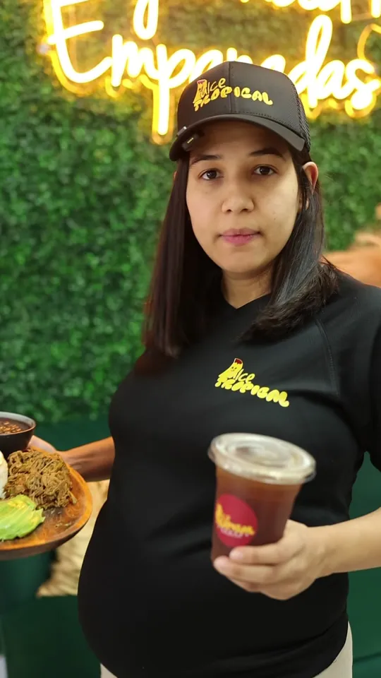 Video at Dulce Tropical Restaurant & Café, Miami Beach