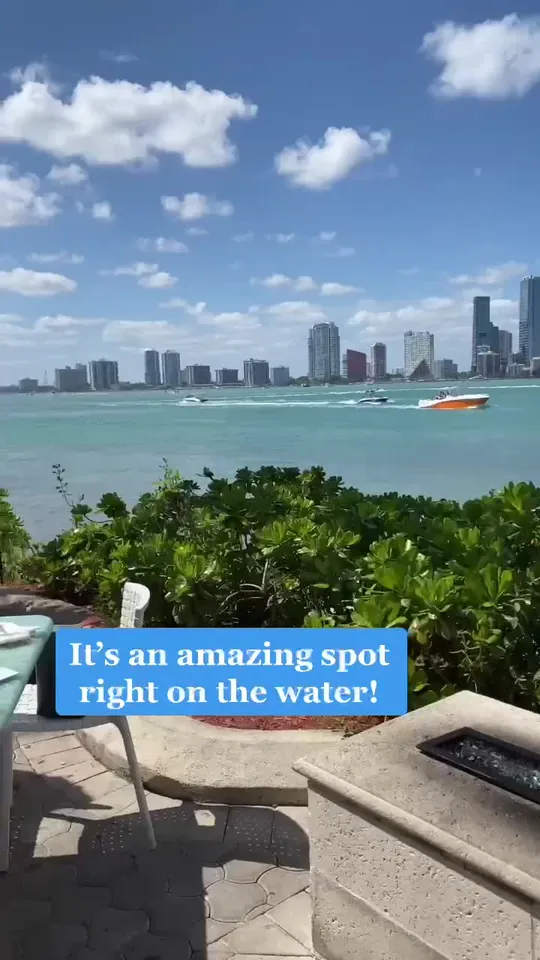 Video at Pelican Restaurant, Miami Beach