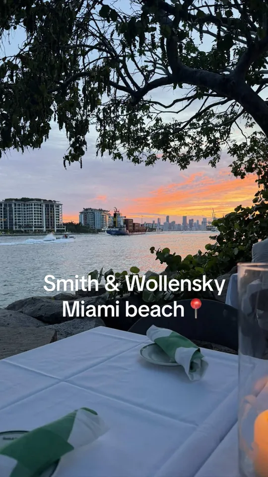 Video at Smith & Wollensky - Miami Beach, Miami Beach