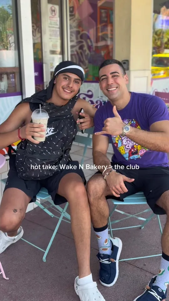 Video at Wake N Bakery Miami, Miami Beach