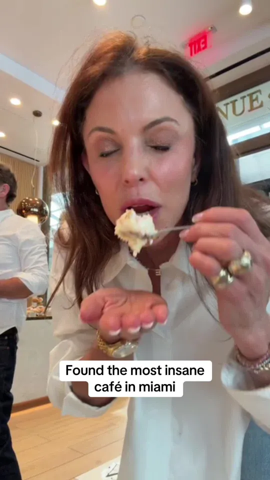 Video at Avenue 31 Café, Miami