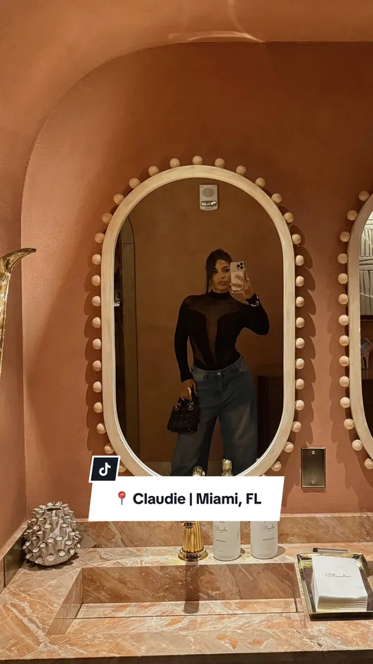 Video at Claudie, Miami