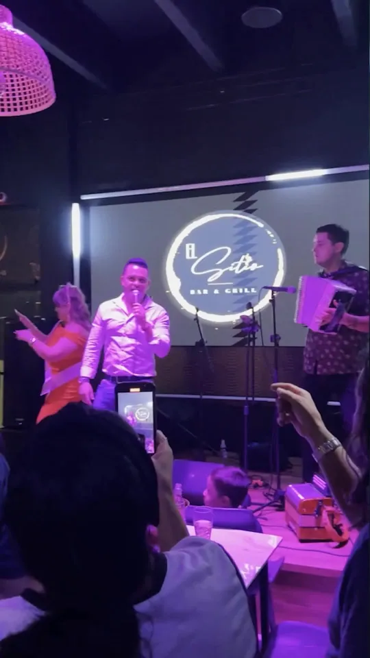 Video at El Sitio Bar & Grill, Miami