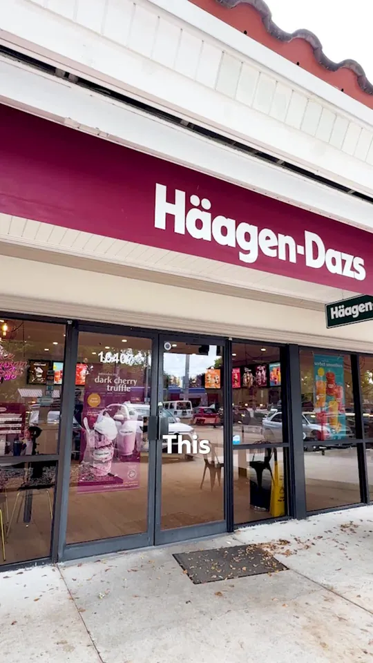 Ice cream at Häagen-Dazs, Miami