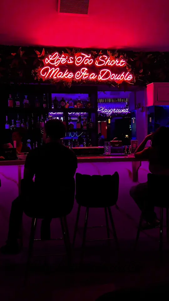 Wings at Hookah & More, Miami