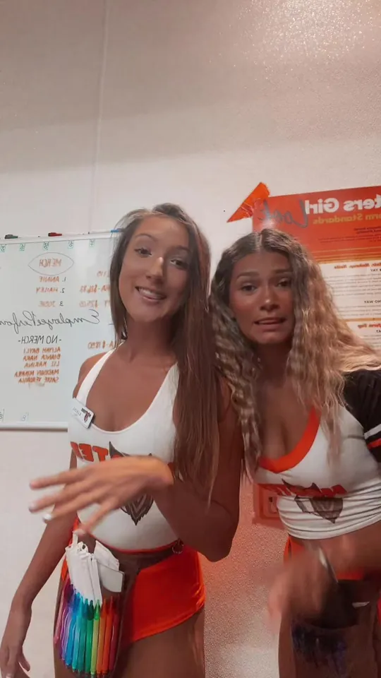 Wings at Hooters, Miami