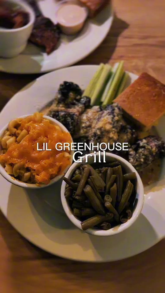 Video at Lil Greenhouse Grill, Miami