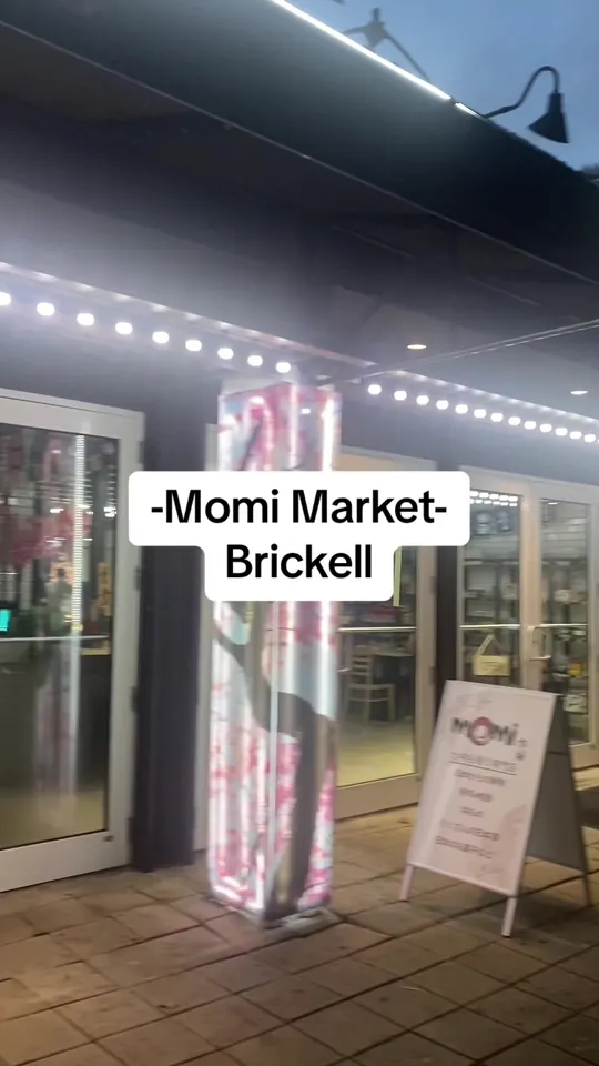 Sushi at Momi Market, Miami