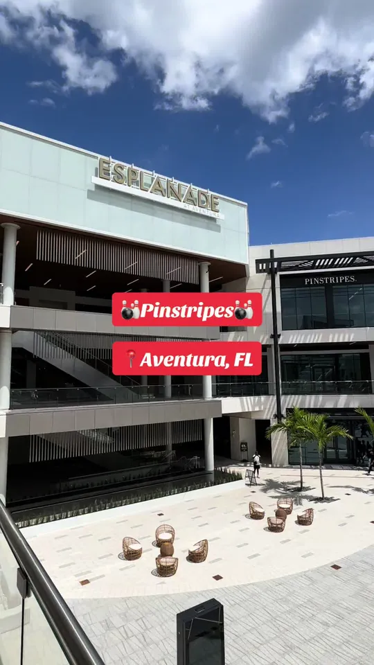 Video at Pinstripes, Aventura
