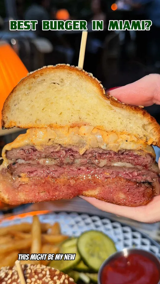 Burger at Sunny's Steakhouse, Miami
