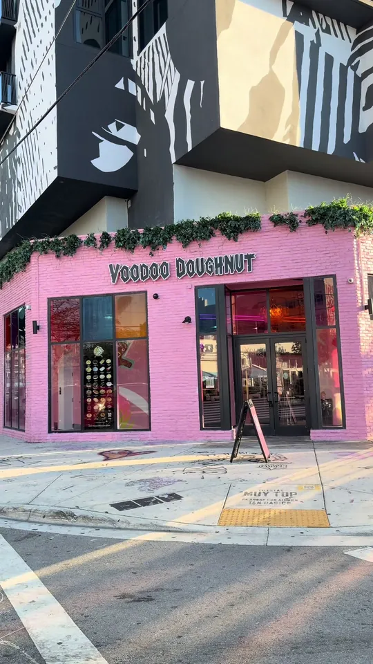 Video at Voodoo Doughnut, Miami