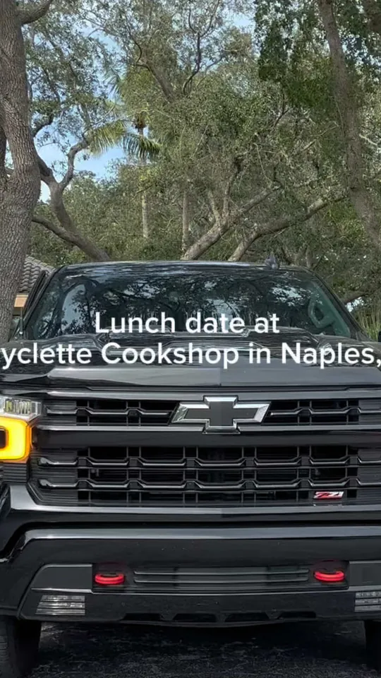 Video at Bicyclette Cookshop, Naples