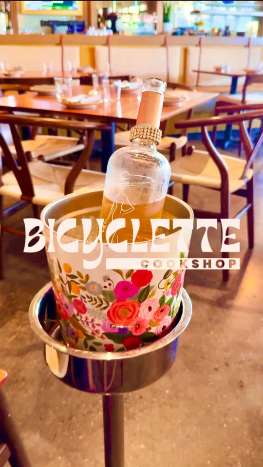 Burger at Bicyclette Cookshop, Naples