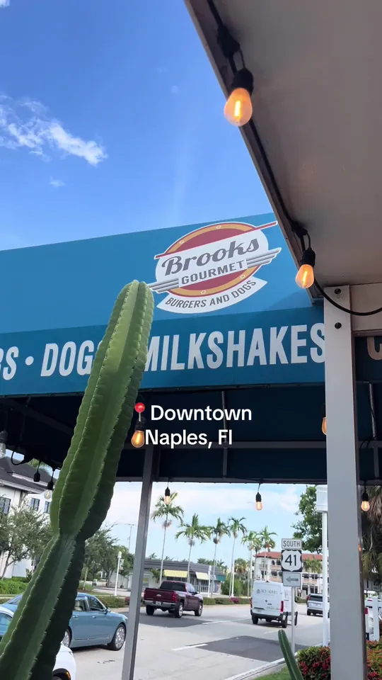 Burger at Brooks Burgers, Naples